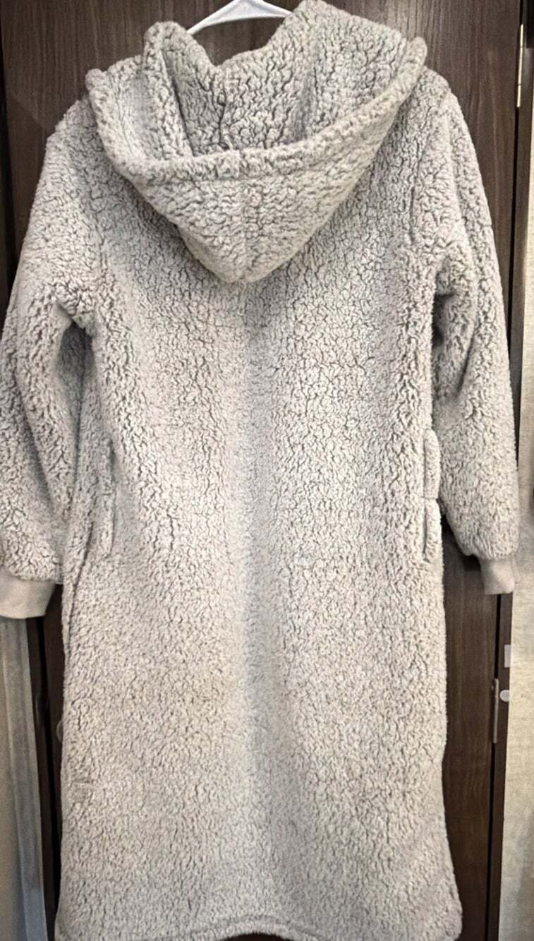 Pottery Barn Light Gray Cozy Plush Hooded Bathrobe, One Size NO BELT - Picture 3 of 3